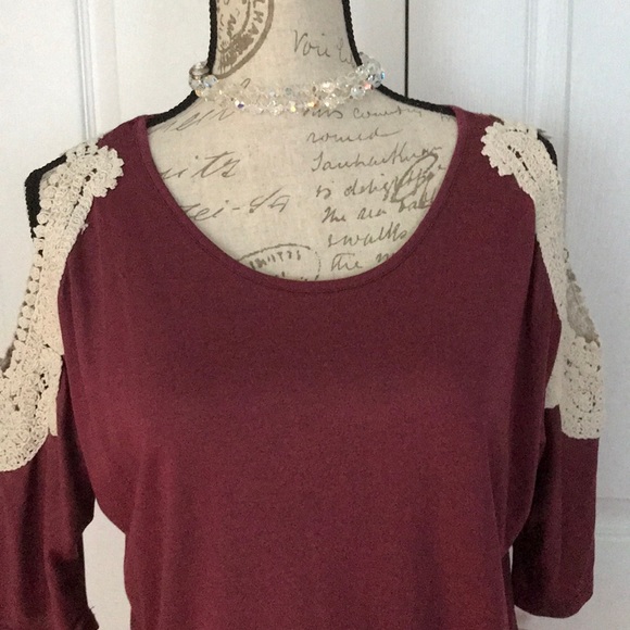 Rue21 Tops - NWOT Rue 21 macrame cold shoulder tunic top M
